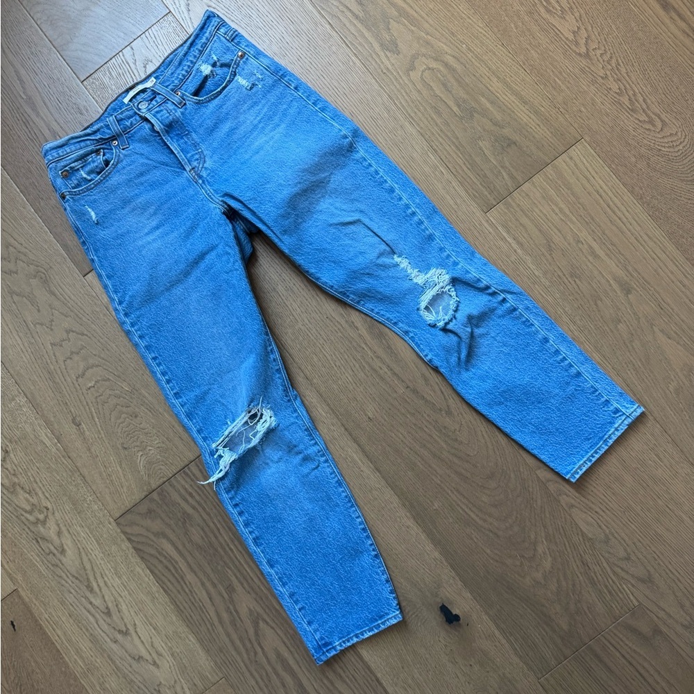 Levi's Wedgie Icon Denim Taper Jeans - Size 28 - EUC - Light Distressed Wash - Picture 2 of 8